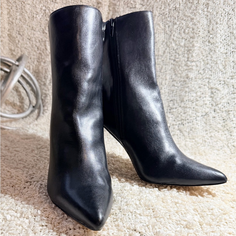 Rouge! Sleek Black Ankle Booties